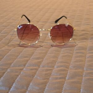 Round Sunglasses with Pink Lenses